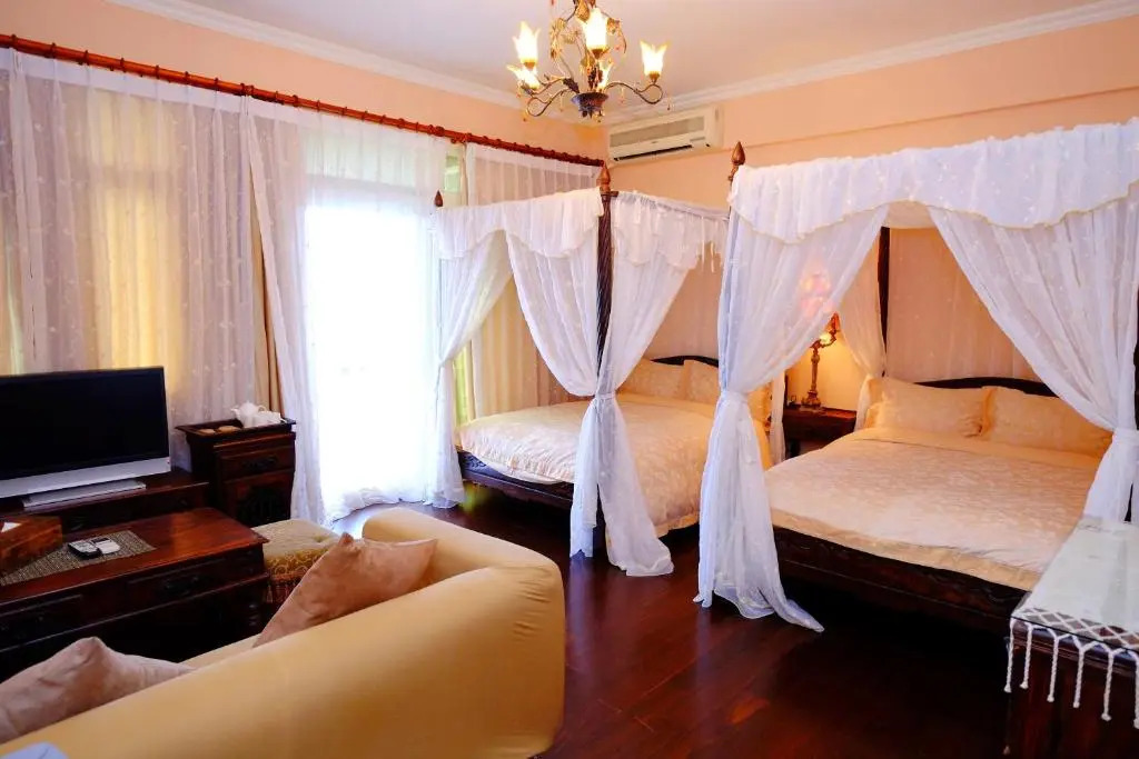 Moon House B&B