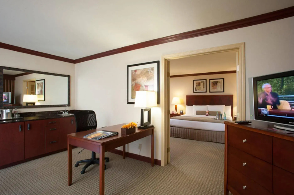 Crowne Plaza Tulsa Hotel Southern Hills