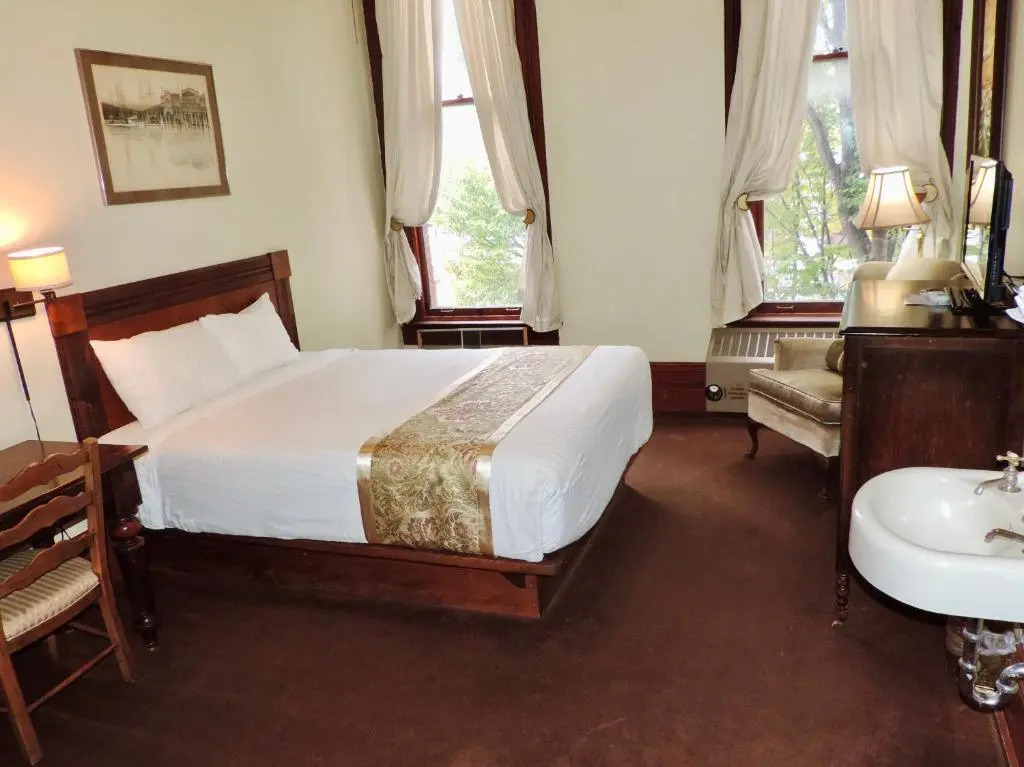 The Monarch Hotel