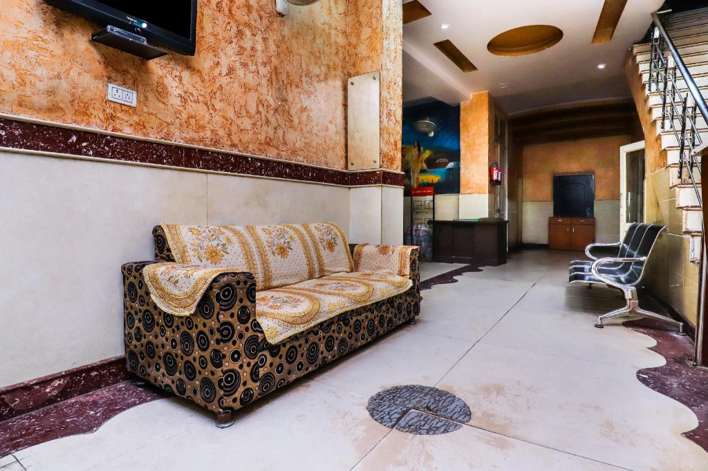 OYO 37557 Hotel Hridey Inn