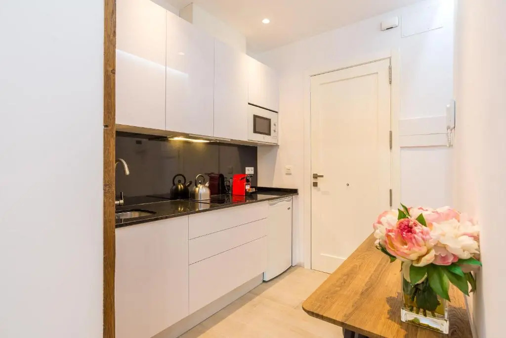 TE2A-El Teatro Brick Wall Suite Prime Location