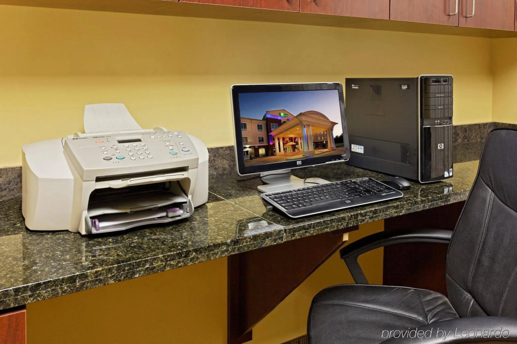 Holiday Inn Express Hotel & Suites Talladega by IHG