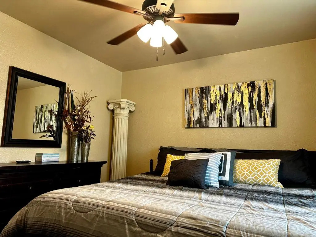 The Rustic @ Paseo de Encinal Dr # 4