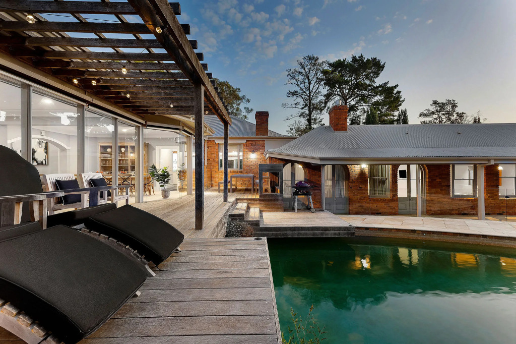 Tranquil Estate With Pool Heated Spa Gardens