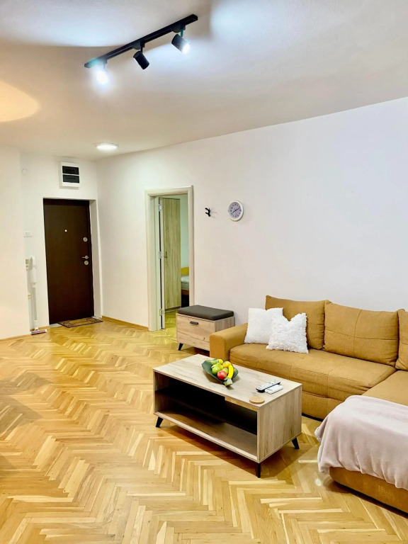 Regina's 2bedroom Near Square