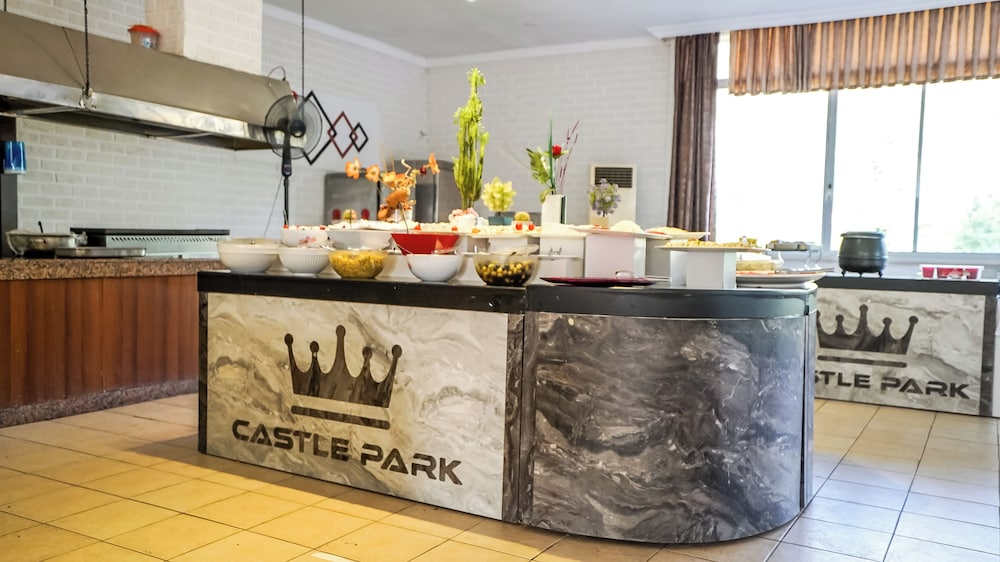 CASTLE PARK HOTEL
