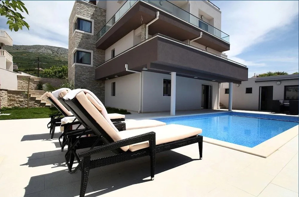 Luxury Villa Lucas with heated pool, whirlpool, sauna, 14 pax