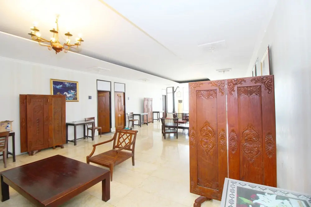 Airy Gajahmada 122 Semarang