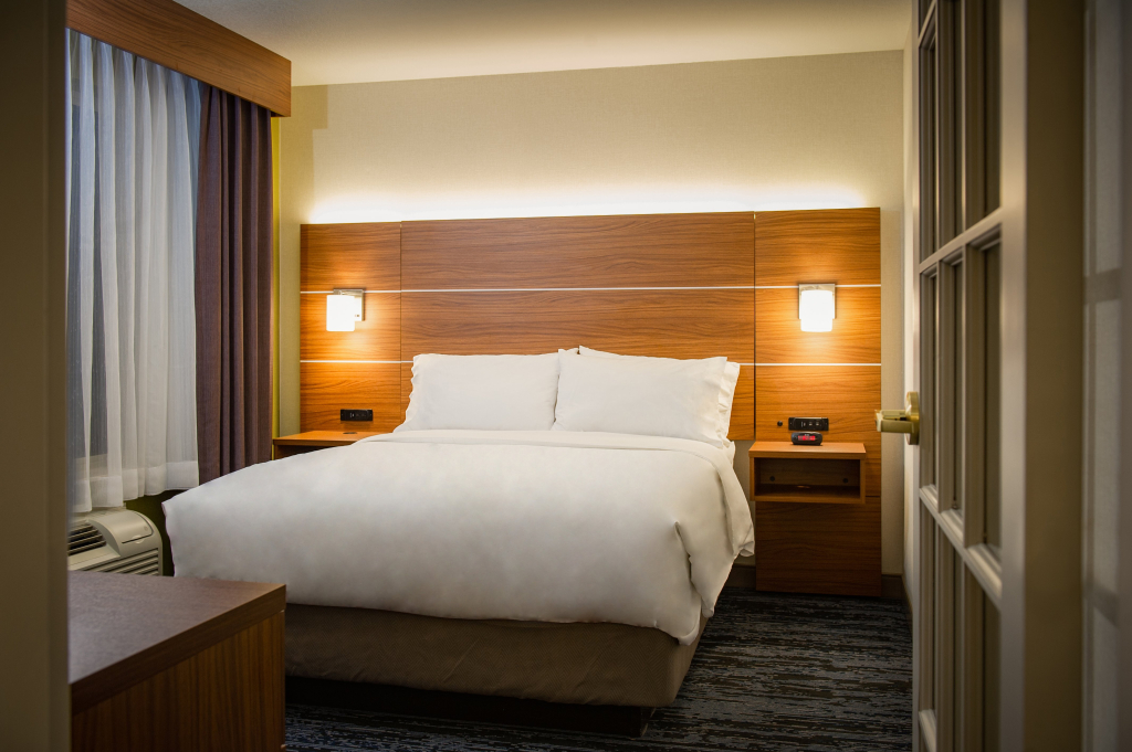 Holiday Inn Express Hotel & Suites Wausau by IHG