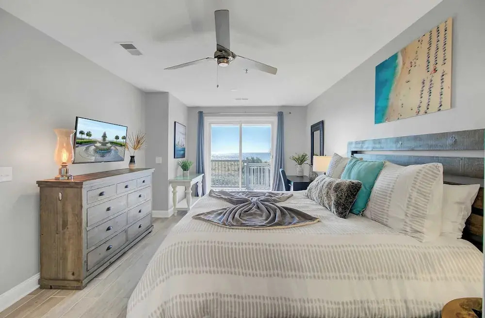 Beachfront 3bdr Condo w/ Pool & Deck Ocean Views Ocean Blvd #102 by Avantstay