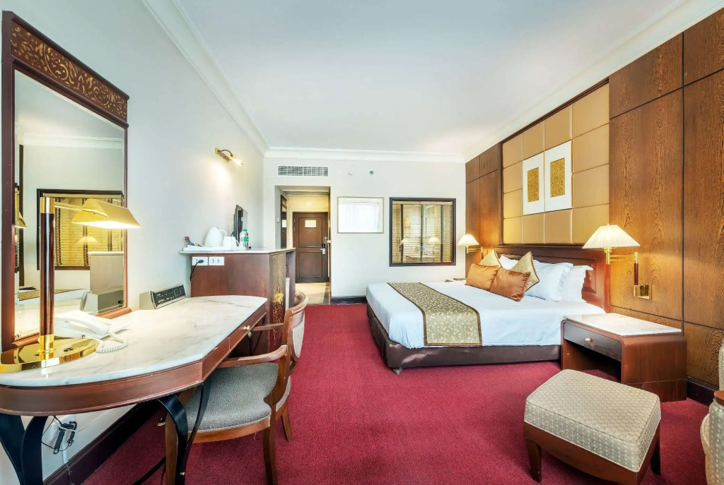 Ramada by Wyndham Bangkok Chaophya Park