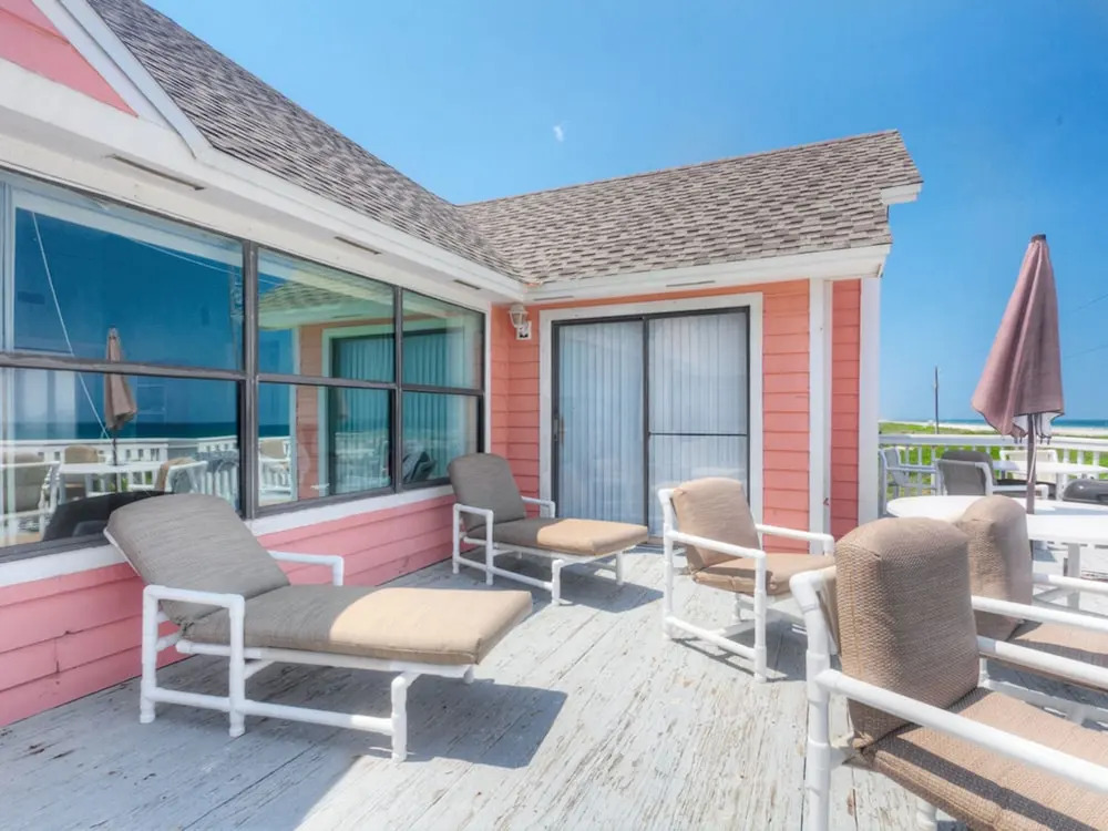 White Sand Beach House by Vtrips