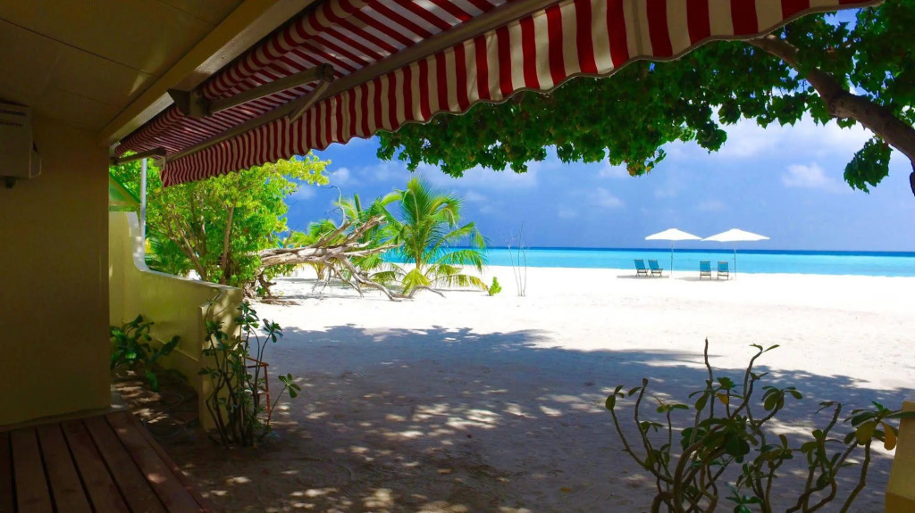 Luau Beach Inn, Maldives