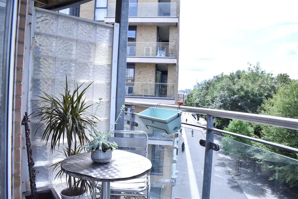 Spacious 1 Bedroom Apartment Overlooking Haggerston Park