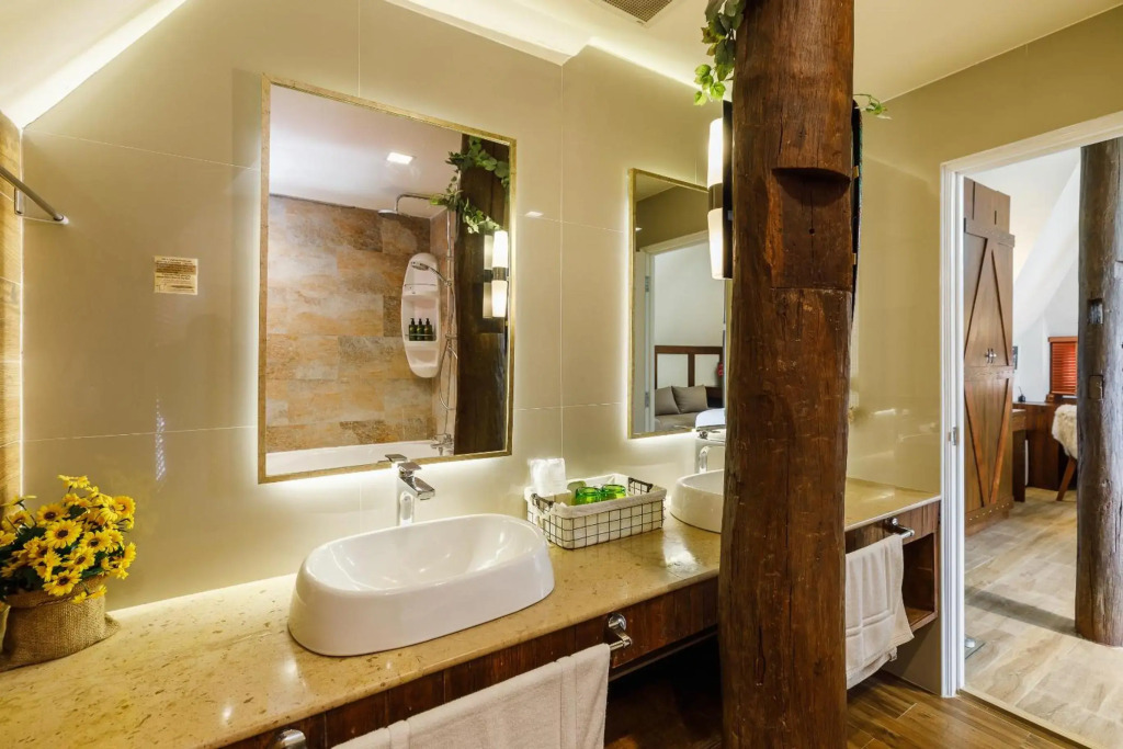 Le Charcoa Hotel