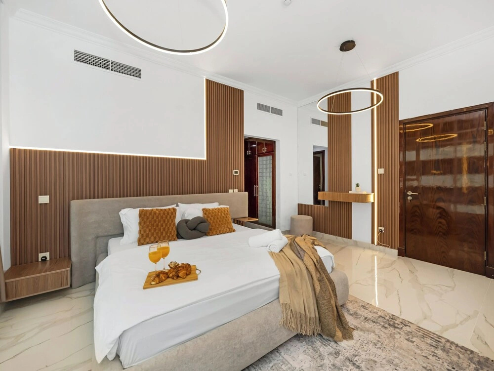 Centric Flat with Marina View