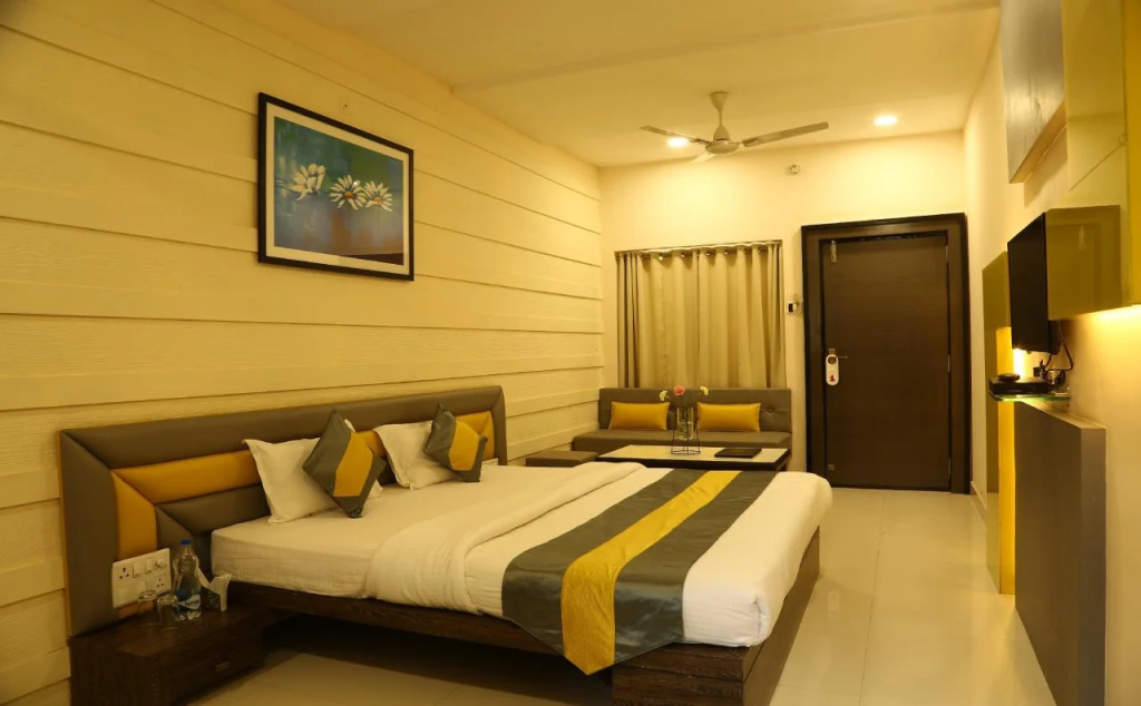 Super Townhouse Dewas City Formerly Utsav