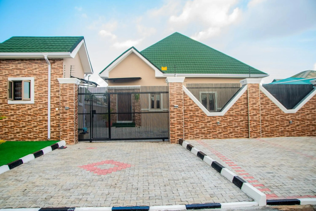 NIFEWAT APARTMENT leed studio apartment with gym, Netflix and WiFi