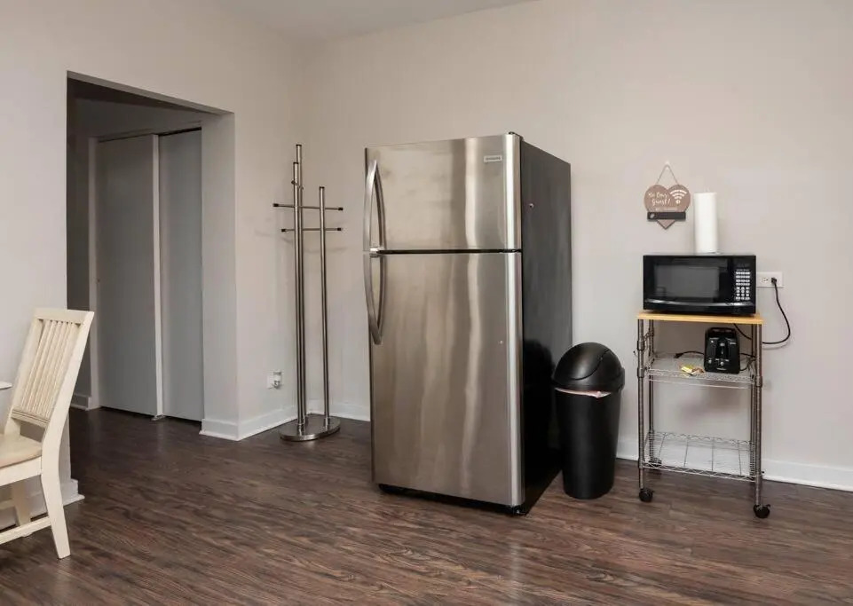 1-bedroom Luxe Oasis in the heart of Hyde Park, Perfect for healthcare workers!