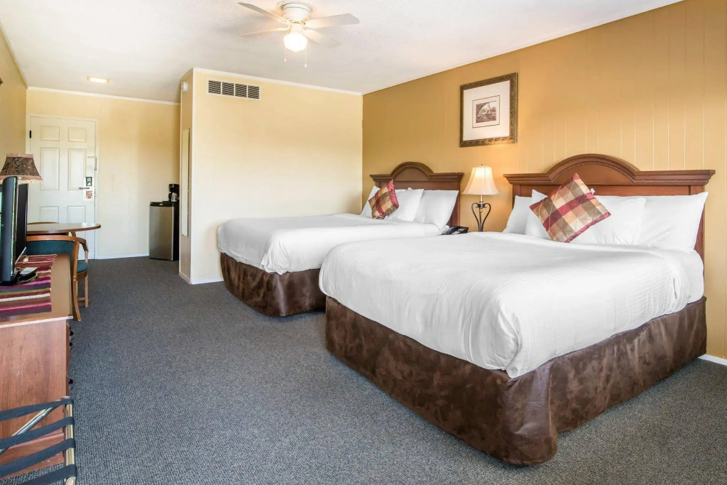 TiltonLodge Inn & Suites