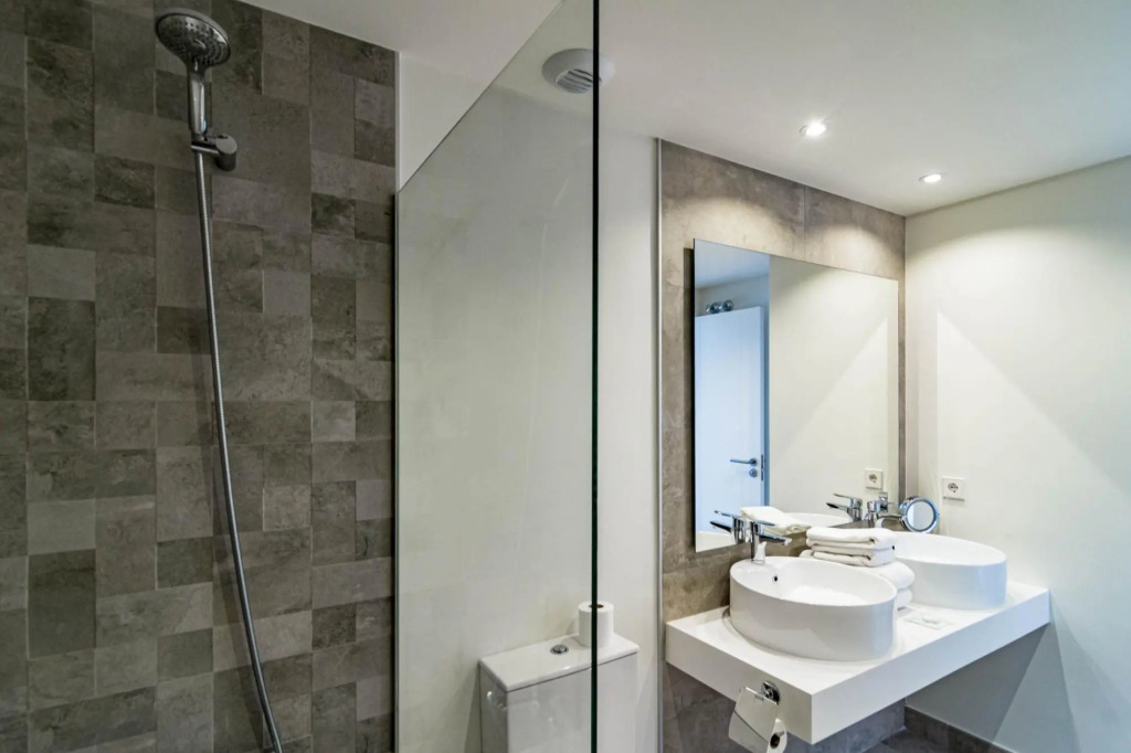 Inf4.5p- Modern 3 bed City Apartment Next to Beach