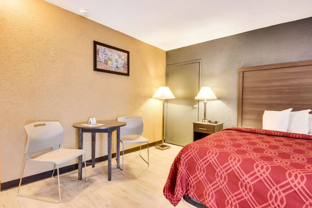 Econo Lodge Tampa near Busch Gardens
