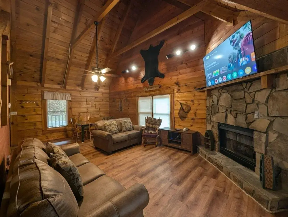 ER23 - Smoky Memories Great Location - Close To Town! 3 Bedroom Cabin by RedAwning