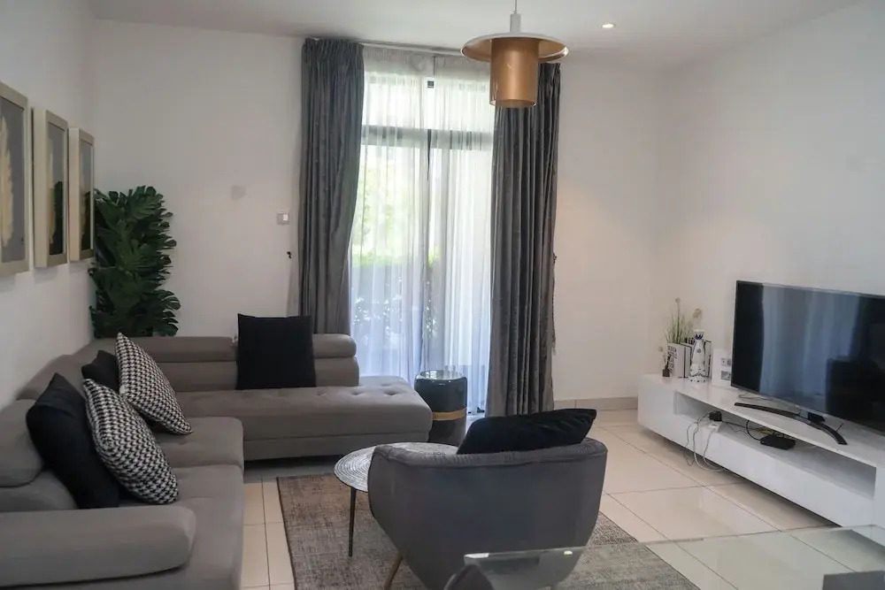Royal Luxury Apt at Embassy Garden