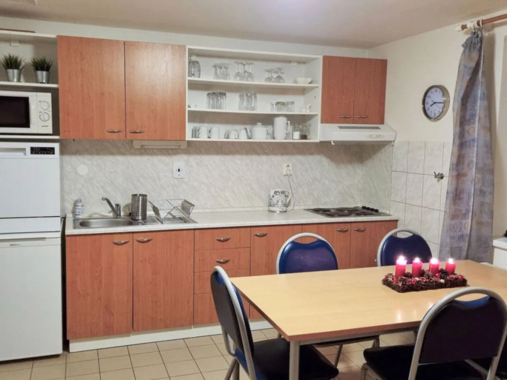 Holiday Hill 42404