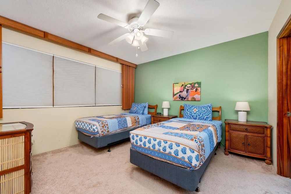 Kahaluu Bay Villas