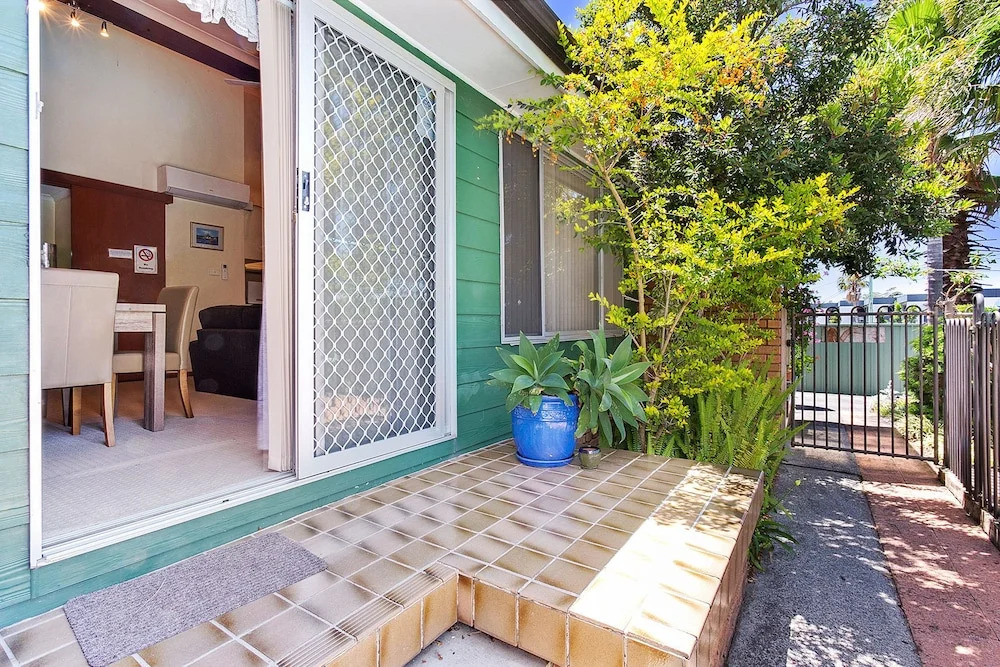 Macadamia Court, 2/8 Government Road