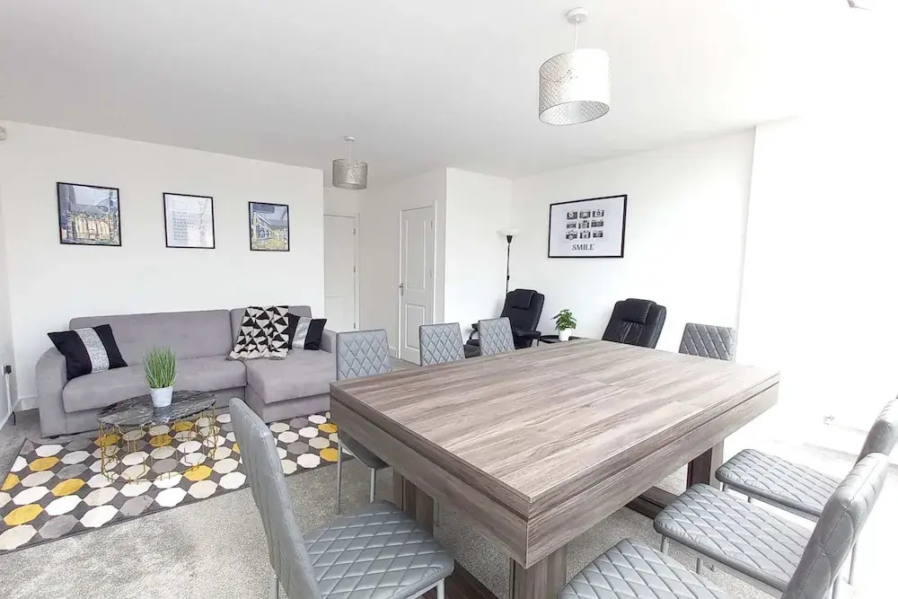 Last Minute Deals 4BR House of Four Chimneys