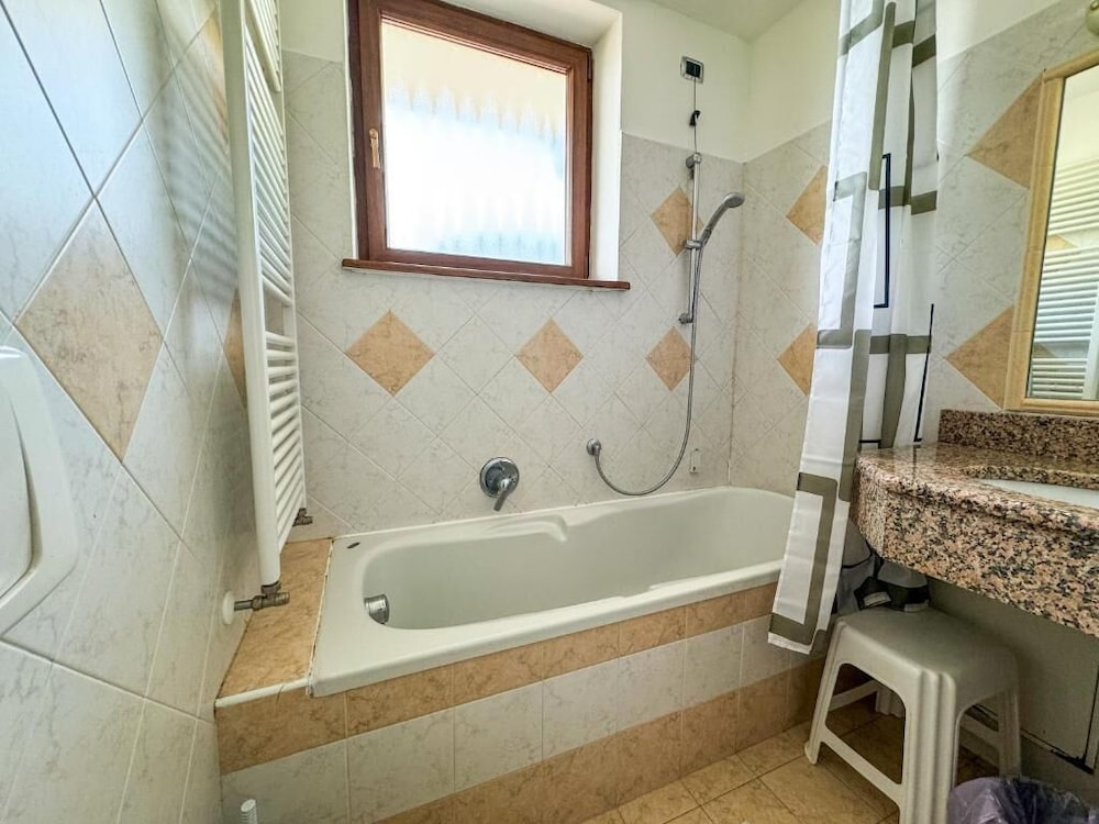 HC Hotel Garni - Rooms and Apartments
