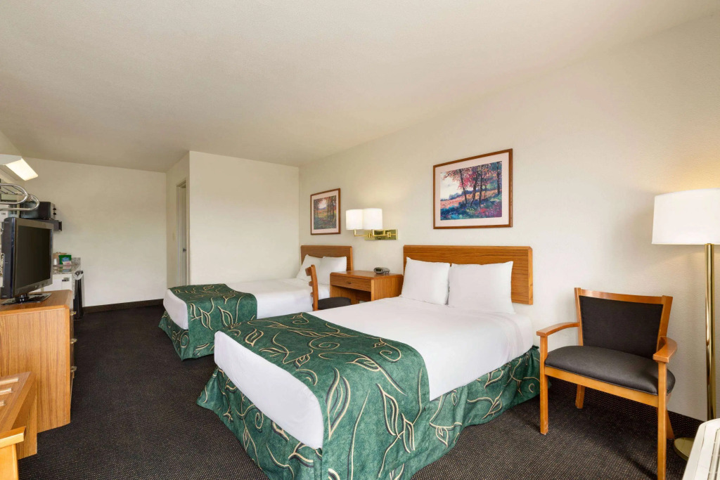 Travelodge by Wyndham Sharon Springs