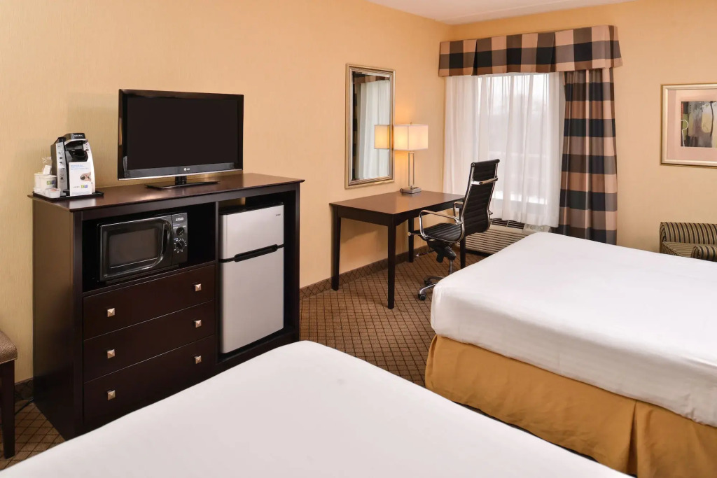 Holiday Inn Express Lewisburg - New Columbia by IHG