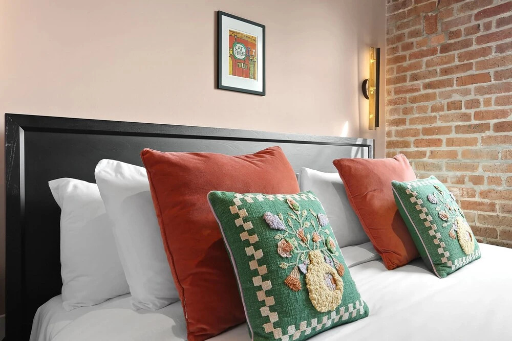 The Gisele - Charming 4BR 4BA for 8 - Pool & Streetcar Stop