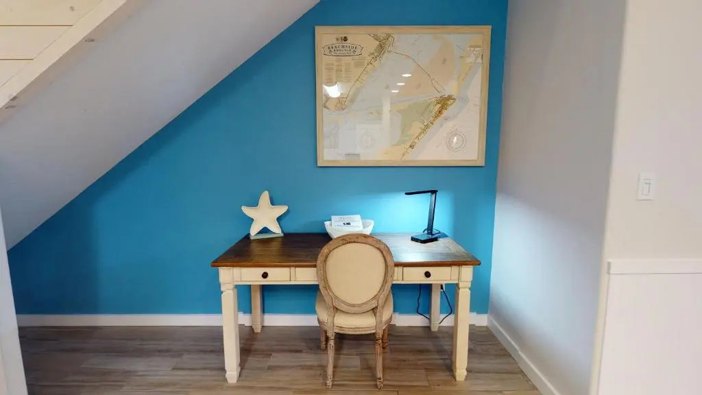 BC502 Beautifully Decorated Townhome, Heated Pool, Garage Access