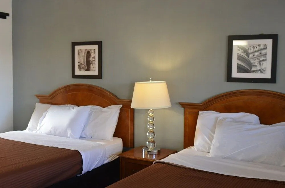 The Oak Motel