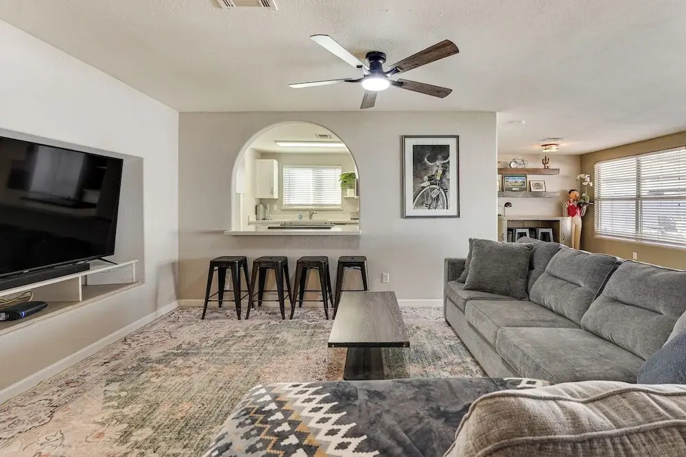 Walk to Riverview Park! Dog-friendly Mesa Retreat