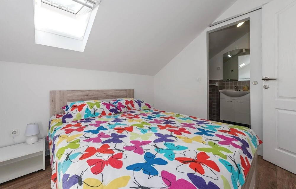 Amazing Home in Brodarica With Wifi and 6 Bedrooms
