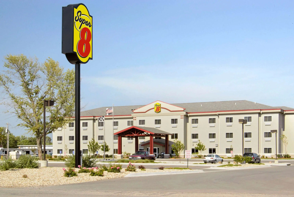 Super 8 by Wyndham Topeka at Forbes Landing