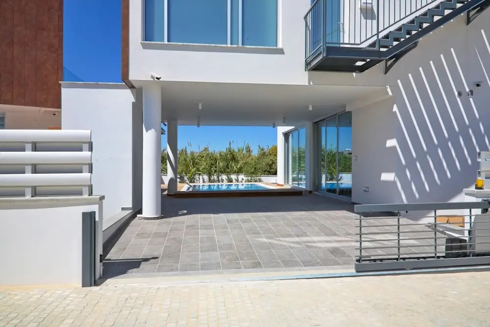 Seaview Luxury Villa Jacuzzi & Pool! 2 Min Beach