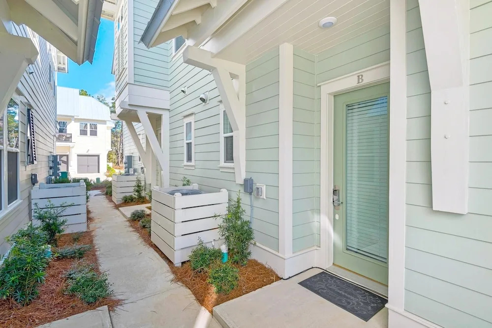 Town of Prominence 326b- Seaside Paradise