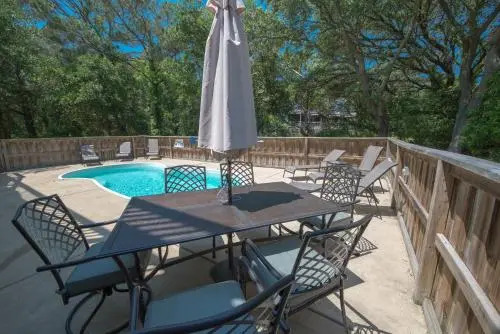 Gone With The Wind - Duck, Gulls Flight, 325 Yds to Beach, Pool, Hot Tub, Pets OK, Quiet St, Flex Stays
