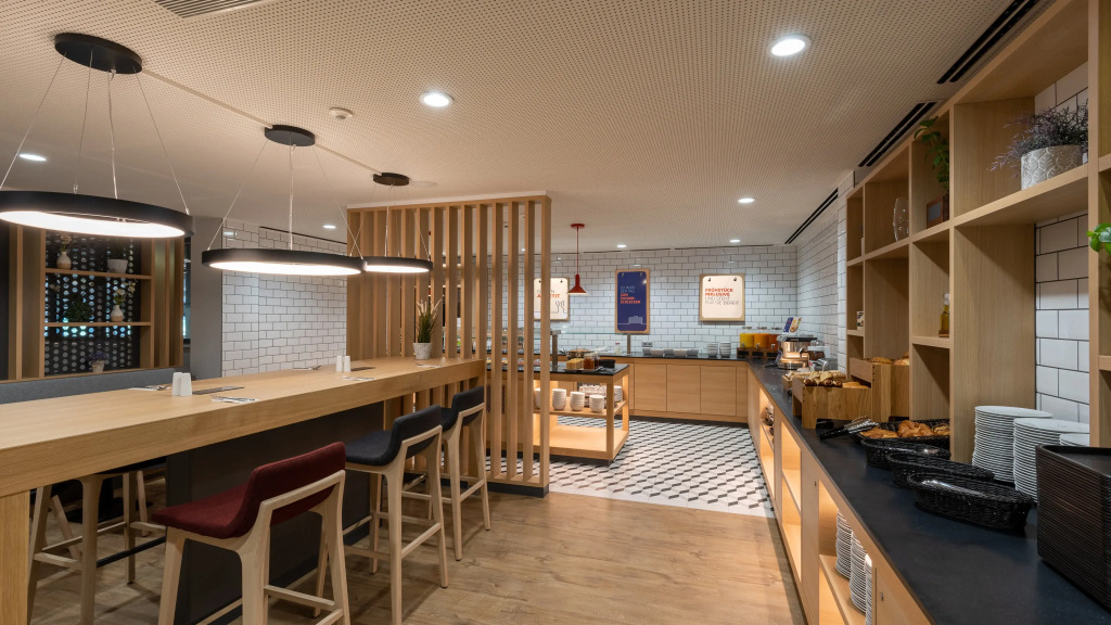Holiday Inn Express - Hamburg South A7-AS42 by IHG