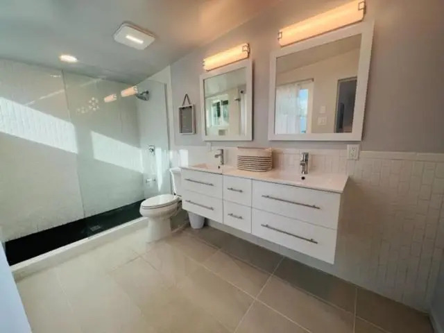 Pool, Hot tub, Close to Beaches, Shopping, More!