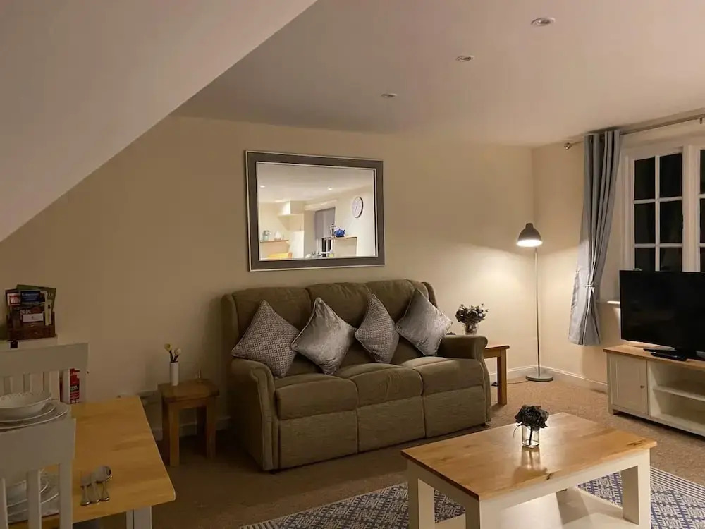 Apartment - Sleeps 2 - Pet Friendly - Parking