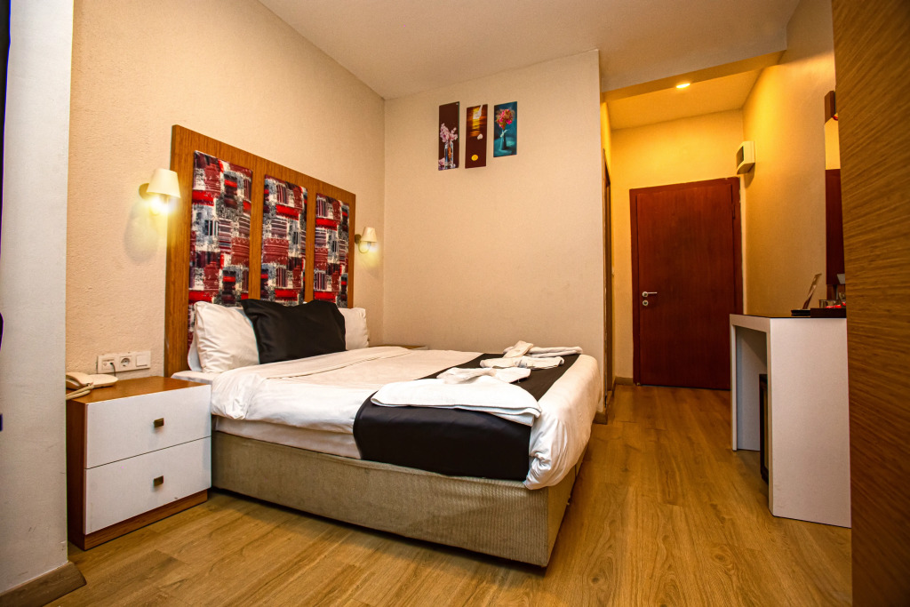 La Pazza Suites