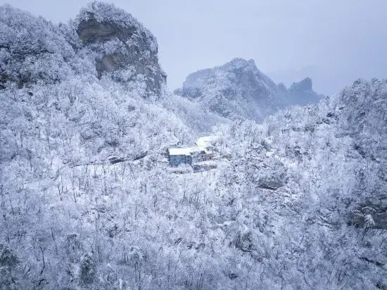 Wudang Mountain Hidden Mountain Residence Inn