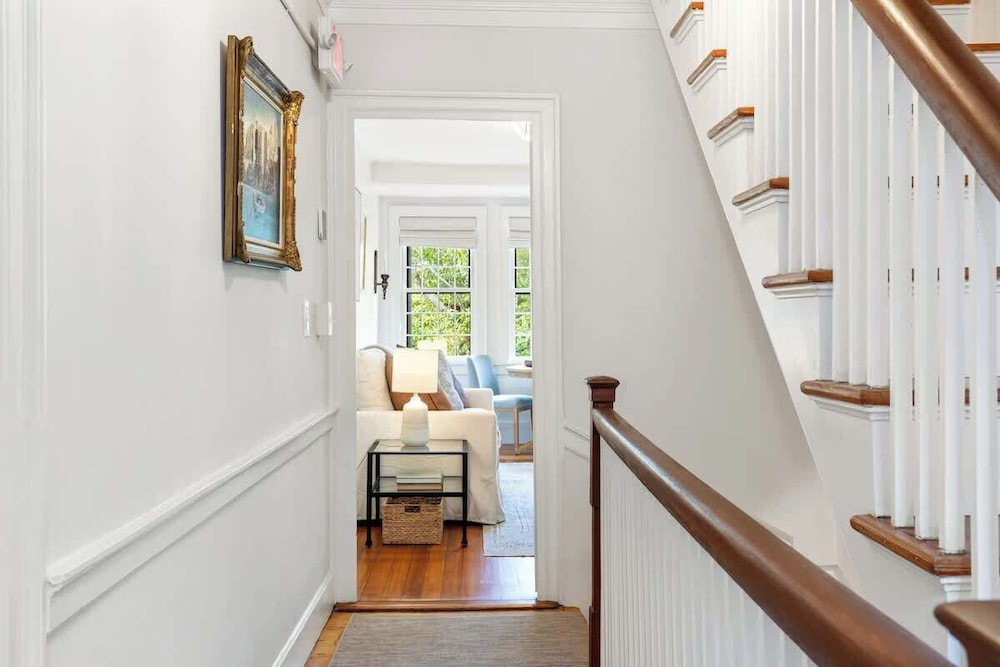 Driftwood Suite - Luxury Retreat in Newport